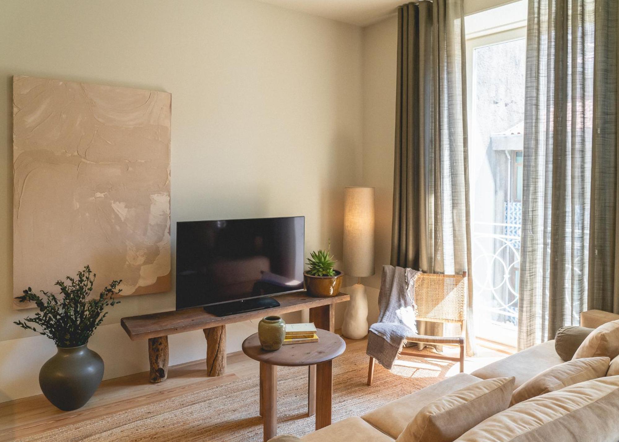 Village Aparthotel By Boa Πόρτο Δωμάτιο φωτογραφία A living room in a typical apartment