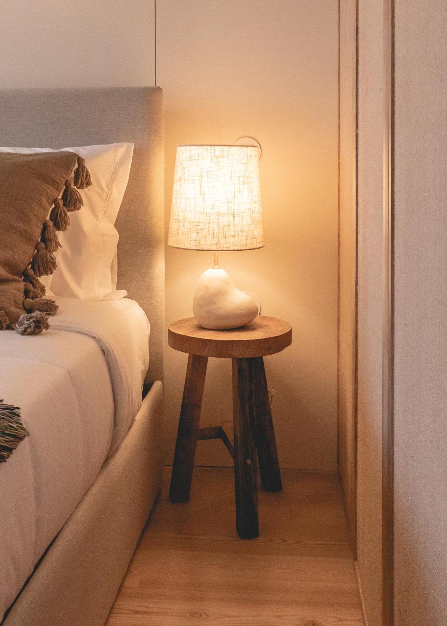 Village Aparthotel By Boa Πόρτο Δωμάτιο φωτογραφία A bedside lamp