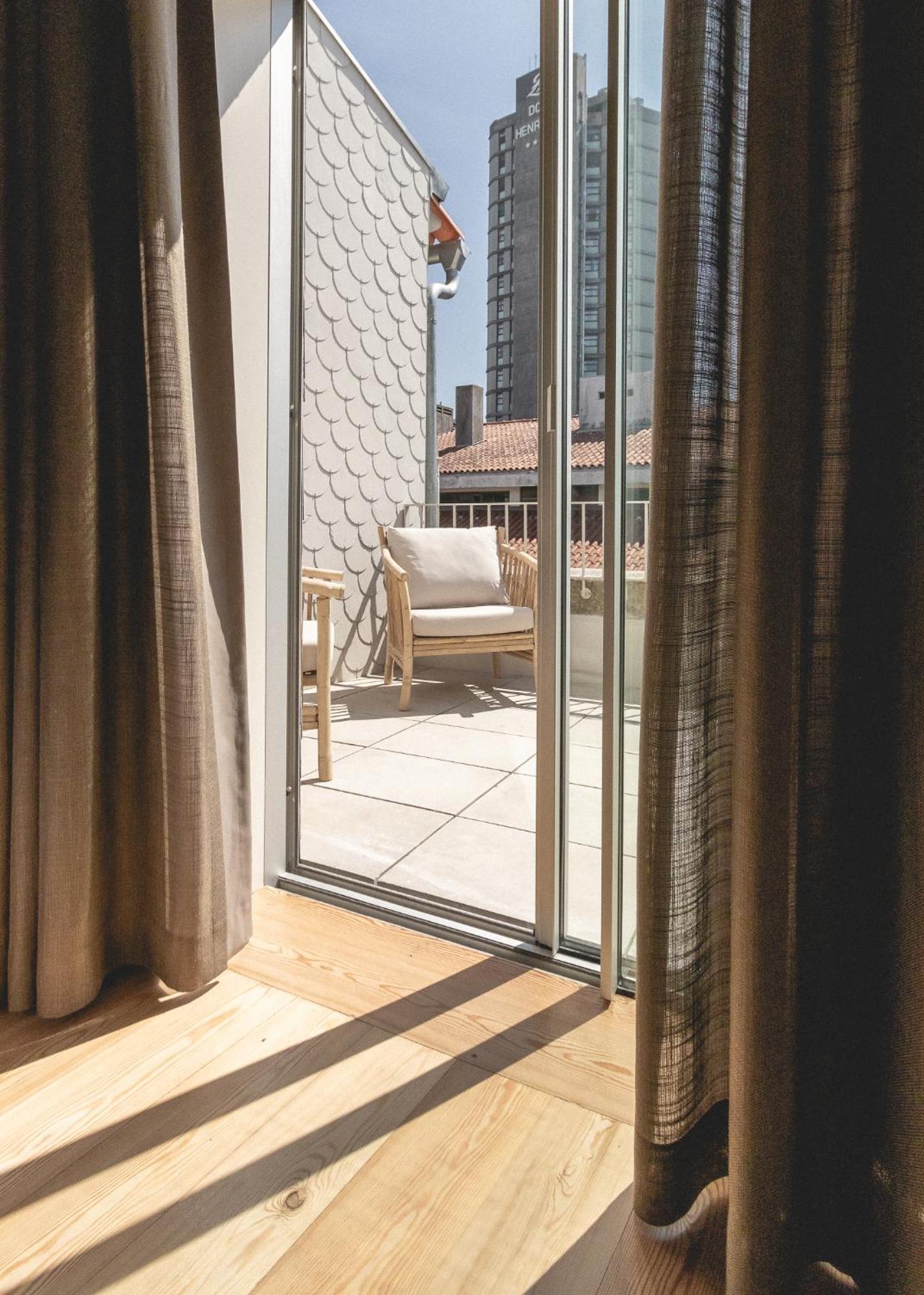 Village Aparthotel By Boa Πόρτο Δωμάτιο φωτογραφία A sliding door